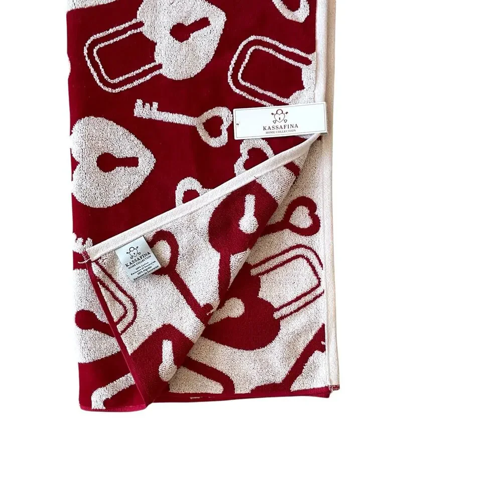 Kassafina Love Heart Lock & Key Bath Towel Set of 2 Red White Valentine XO NEW
